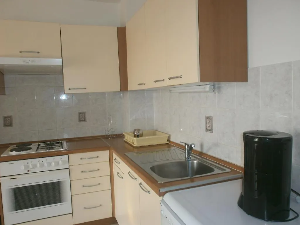Apartments Gorenjka Banjol 0*,