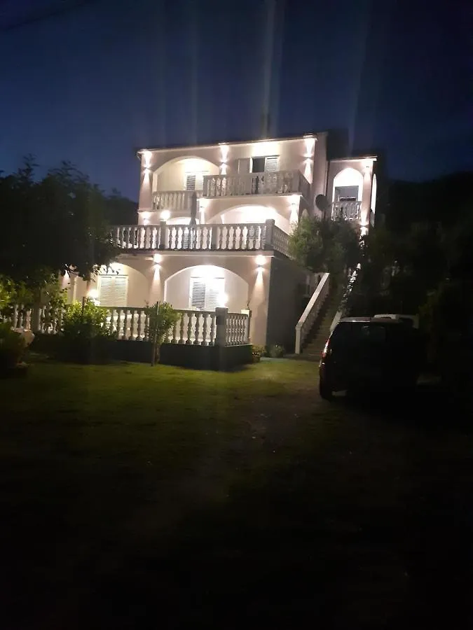 Apartments Gorenjka Banjol Croatia